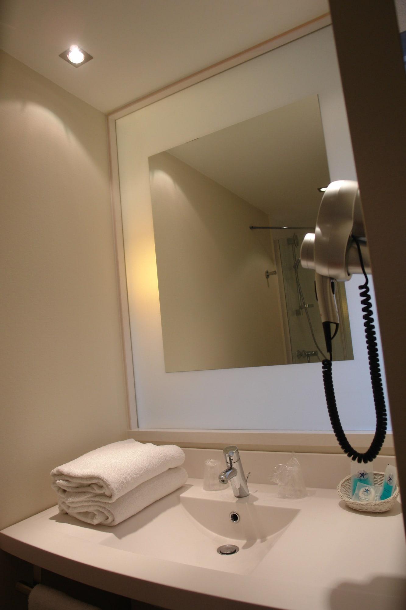 Ibis Styles Chinon Hotel Buitenkant foto