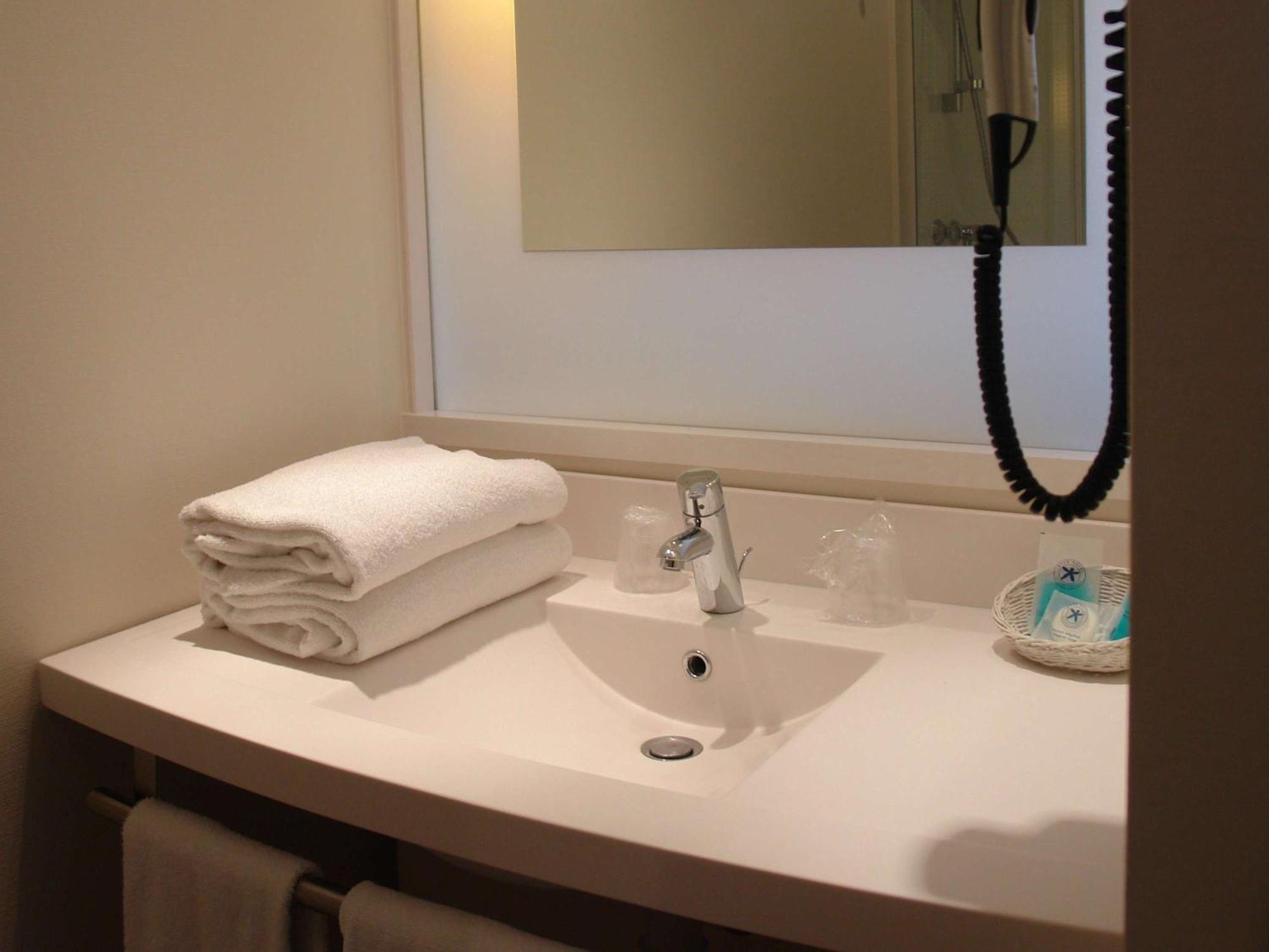 Ibis Styles Chinon Hotel Buitenkant foto