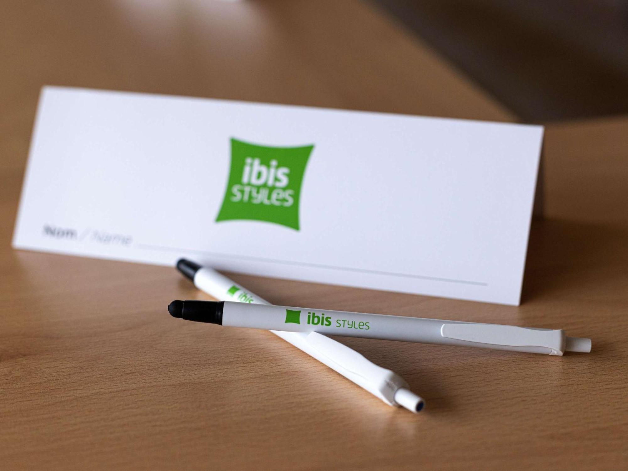 Ibis Styles Chinon Hotel Buitenkant foto