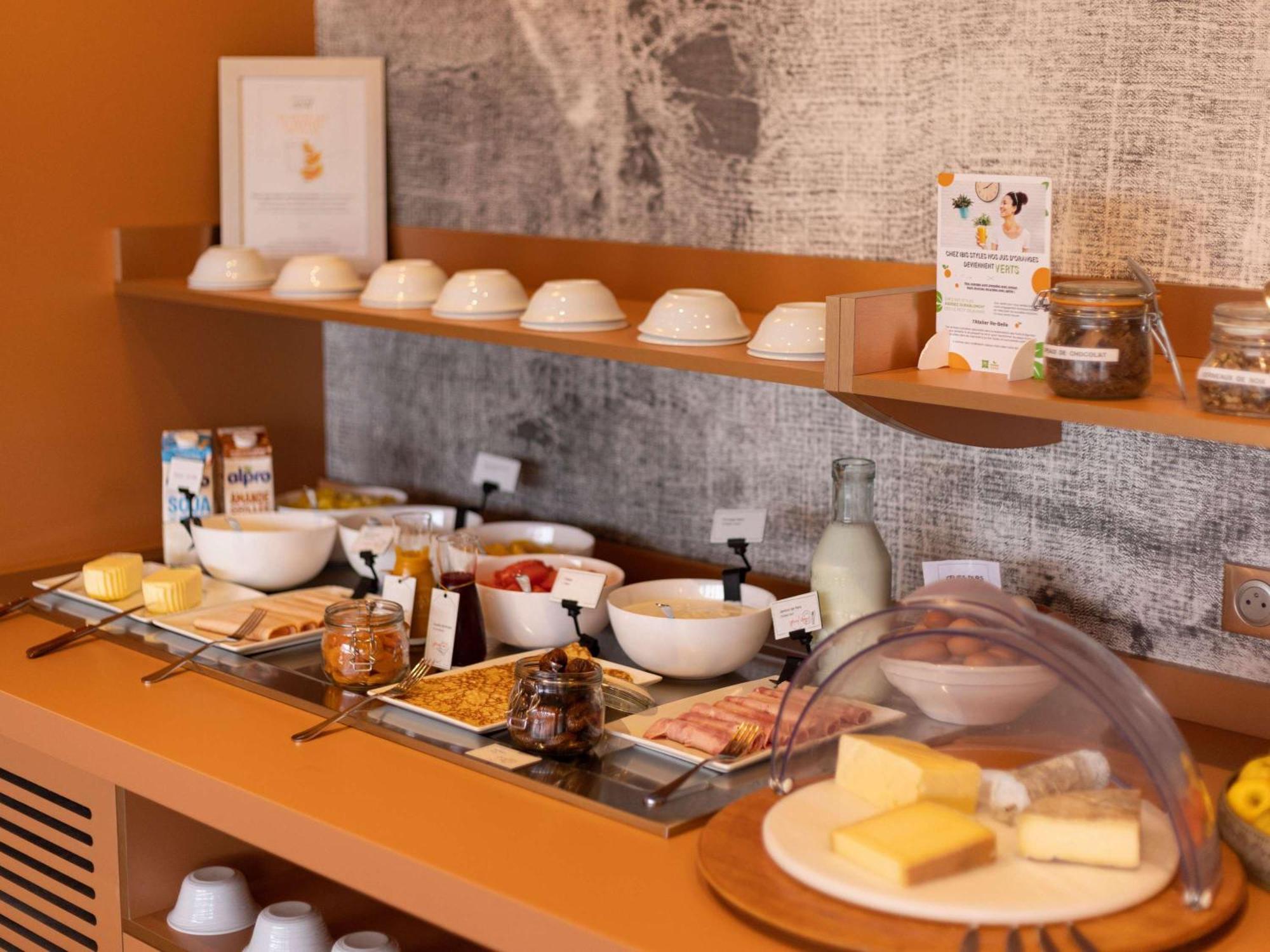 Ibis Styles Chinon Hotel Buitenkant foto